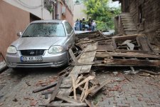 Araçların Üzerine Çöktü