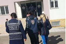 İnanamayacaksınız! Çatıdan, Bacadan Her Yerden Kadın Çıktı