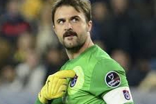 Maç Sonrası, Formasını Ve Eldivenlerini Çıkartarak Sahayı Terk Etti!