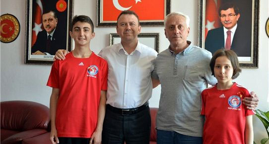 Şampiyon tekvandocular altınla ödüllendirildi