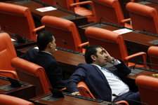 Eski Vekillerin:  8 Bin 600 Lira Maaşları Yetmiyormuş Zam İstediler