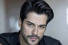 Burak Özçivit’in Dükkanına Alıcı Çıkmayınca..