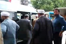 Ankara’nın Göbeğinde Sarıklı Cübbeli Grup, Kadınlara Tesettür Uyarısı Yaptı