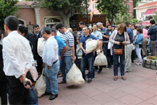 Çanakkale'de Ysk Sistemi Kilitlendi, Kapıda Oy Çuvallarıyla Beklediler